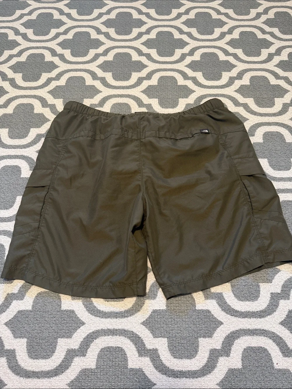 The North Face Men’s XL Olive Army Green drawstring lined shorts built in belt